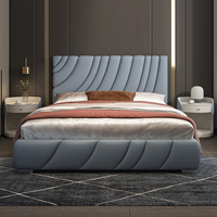 Lit de luxe de taille Queen, design italien moderne, respectueux de l'environnement, avec tête de lit en cuir souple et cadre en métal