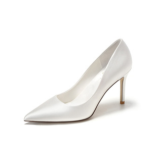 Tacones Bajos Blancos de Seda Personalizados y Económicos, Talla 43, Punta en Pico, Estilo Pirámide para Novia, para Boda - Product Image 1