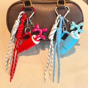 พวงกุญแจขวดน้ำลายเชือกถักสไตล์มิว พร้อมจี้ห้อยกระเป๋าและกระเป๋าเดินทาง - Product Image 3