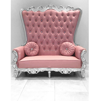 Table de manucure en velours rose de luxe avec plateau en marbre