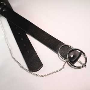 เข็มขัดโพลีเอสเตอร์สีดำสำหรับผู้หญิงพร้อมหัวเข็มขัดรูปตัว D และโซ่สไตล์ลำลอง - Product Image 3