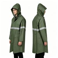 Jas Hujan Berkualitas Tinggi Warna Hijau Zaitun Reflektif Gaya Industrial Bahan PVC Polyester untuk Hiking dengan Tudung