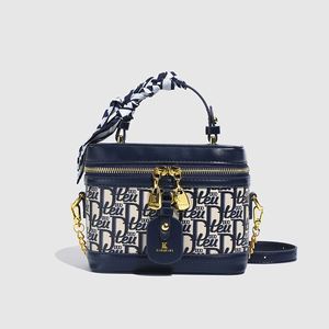 Bolso de Mano de Alta Gama para Mujer, Estilo Francés 2025, Cierre de Cremallera, Estilo Casual de Lujo, Material PU con Forro de Poliéster, Decoración de Cadena - Product Image 3