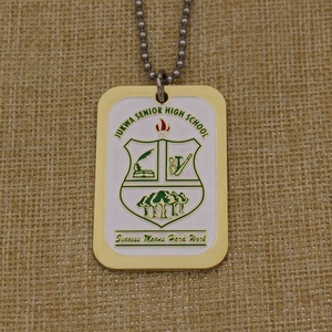 Apribottiglie a forma di medaglia in stile antico con design 2D in zinco - Product Image 4