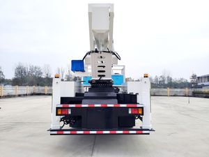 Camion à flèche télescopique 1SUZU Giga 40m pour l'entretien des installations électriques, la cueillette des fruits et légumes, l'installation de vitres et l'élagage des arbres - Product Image 3