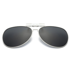 <span class=keywords><strong>Gafas</strong></span> <span class=keywords><strong>de</strong></span> <span class=keywords><strong>sol</strong></span> con clip para miopía con lentes polarizadas <span class=keywords><strong>Gafas</strong></span> <span class=keywords><strong>de</strong></span> conducción abatibles con marco <span class=keywords><strong>de</strong></span> inserción <span class=keywords><strong>de</strong></span> visión nocturna P2 Categoría <span class=keywords><strong>de</strong></span> producto - Product Image 4