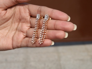 ชุดเครื่องประดับสุดหรูสำหรับผู้หญิงต่างหูหยดน้ำสีทองมรกต14K สุดหรูแนวน่ารักทันสมัยพร้อมเพชร - Product Image 2