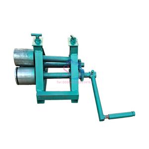 <span class=keywords><strong>Enrouleur</strong></span> manuel de fil d'acier Machine à cintrer Petite machine à enrouler la tôle d'acier de 2 mm Machine à rouler le fer plat en acier inoxydable à la main - Product Image 1