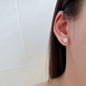 Pendientes de Plata de Ley 925 con Circonita Cúbica 5A Cuadrada, Hipoalergénicos, Resistentes al Deslustre, Chapados en Rodio, de Dylam Luxury - Product Image 3
