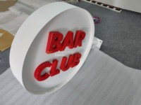 Enseigne de bar personnalisée pour pubs, en acrylique rouge à bords chanfreinés, en acier inoxydable, boîte LED double face, étanche IP67 pour intérieur, fabrication de précision