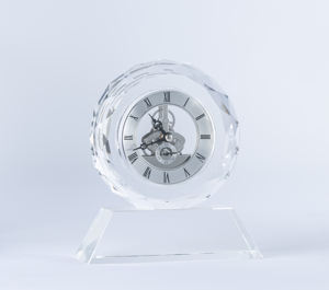 Horloge <span class=keywords><strong>de</strong></span> bureau en cristal transparent <span class=keywords><strong>de</strong></span> luxe, <span class=keywords><strong>de</strong></span> qualité supérieure, alimentée par pile, en quartz, personnalisable pour cadeau, vente en gros, directement <span class=keywords><strong>de</strong></span> l'usine - Product Image 2