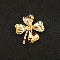 Magnifique broche de luxe en cuivre plaqué or avec zircon, motif trèfle à quatre feuilles, pour femme et enfant, idéale pour mariage, fiançailles, fête, ou comme cadeau.