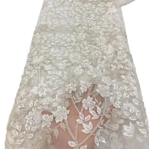 Neueste weiße Braut Spitze Stoff mit Pailletten High-End-Blumen Perlen Netz Tüll Stickerei Spitze Stoffe für Frauen