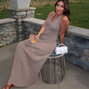 ชุดเดรสยาวถักแบบสั่งทำพิเศษสำหรับผู้หญิง ฤดูร้อน แขนกุด สำหรับวันหยุด งานปาร์ตี้ เซ็กซี่ สายคล้องคอ ทรงเข้ารูป - Product Image 4