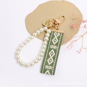 Nouveau modèle tissu porte-clés pendentif créatif frais nœud papillon perle coquille accessoires étui pour écouteurs décoration - Product Image 6