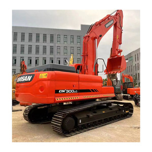 Excavadora de cadenas Doosan DX300 original coreana, pocas horas de trabajo, buen estado, 30 toneladas de peso operativo, lista para envío. - Product Image 1