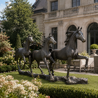 Grande sculpture de chevaux en bronze, statue de trois chevaux au galop, décoration d'art public personnalisée pour jardin, parc, place publique, fabricant
