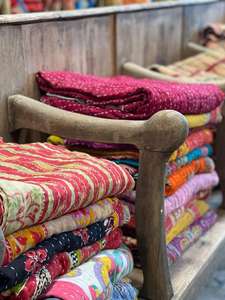 Sac fourre-tout vintage en tissu Kantha matelassé, fabriqué à la main en Inde, sac de marché tendance, sac fourre-tout vintage pour le marché - Product Image 3