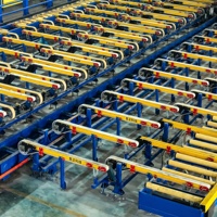 Table de refroidissement pour extrusion d'aluminium 2200T 80KW 380V, Ligne de convoyage PLC avec table de déroulage et tireur de profilés