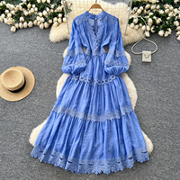Robe longue élégante pour femme, style A-line, à manches longues, avec patchwork en dentelle, détails ajourés et volants, idéale pour les fêtes et les vacances