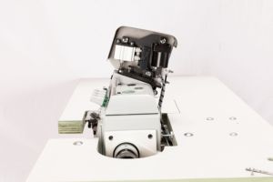 Machine à coudre surjeteuse à double barre d'aiguilles extra lourde RONMACK RM-NS-5DEH-35M pour matelas - Product Image 4
