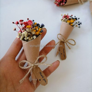 Imán con Mini Ramo de Flores Secas Personalizado, Recuerdos de Boda al por Mayor, Imán de Regalo para Invitados, para Graduaciones, Baby Showers y Día de la Madre - Product Image 1