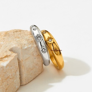 Nuevo Anillo de Acero Inoxidable Europeo Americano Transfronterizo para Mujer, Piedra Natural Única, Incrustaciones de Estrella de Ocho Puntas, No se Destiñe - Product Image 4