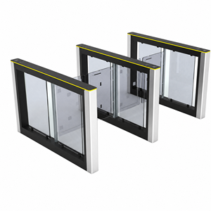 Porte rapide panoramique en verre avec châssis fin de 150 mm pour les entrées des terminaux aéroportuaires - Product Image 2
