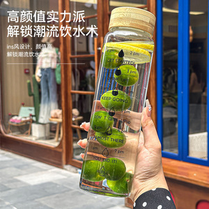 Bouteille d'eau en verre borosilicate avec couvercle en bambou, échelle graduée, style Ins, écologique, pour usage quotidien - Product Image 1