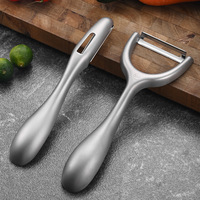 Nieuw ontwerp 304 roestvrijstalen handmatige metalen keukenhulp multifunctionele fruit- en groenteschiller schuur- en polijstschiller