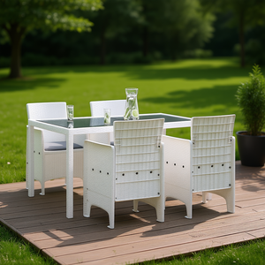 Set di 4 Sedie da Giardino in Polipropilene Bianco, Arredamento da Esterno Elegante e Resistente alle Intemperie - Product Image 2