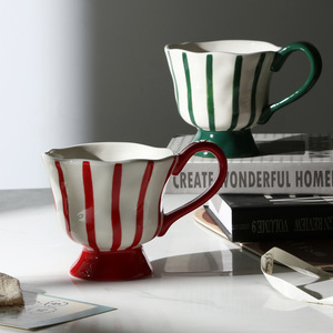 <span class=keywords><strong>Tazza</strong></span> in <span class=keywords><strong>Ceramica</strong></span> Fatta a Mano <span class=keywords><strong>con</strong></span> Motivo Floreale Sottosmalto, Coppa Moderna per Dessert e Gelato, <span class=keywords><strong>Tazza</strong></span> Decorativa <span class=keywords><strong>con</strong></span> Piede Alto, Regalo di Nozze per Coppie - Product Image 2