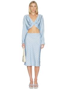 Ensemble assorti pour femme, haut court à col en V à imprimé pois bleu clair vintage, jupe mi-longue à plis - Product Image 4