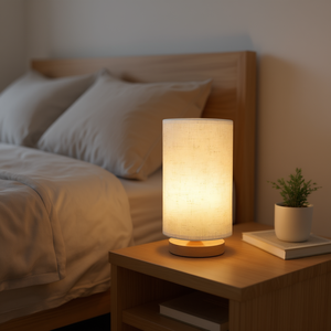 Lámpara de Noche Minimalista con Base de Madera y Pantalla Redonda de Tela Beige, Luz LED Cálida para Dormitorio, Diseño para Espacios Pequeños - Product Image 2