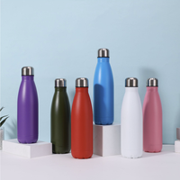 Bouteille d'eau en gros de 17 oz sans BPA, en forme de cola, avec revêtement en poudre dégradé, isolée sous vide, avec logo personnalisé
