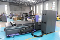Machine de traitement de portes en bois 1300x2500mm ATC CNC routeur AKM1325C1 pour la fabrication de meubles à bois 3 axes
