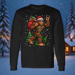 Santa Bigfoot Christmas Tree Xmas Lights Sasquatch Camiseta de manga larga para hombre - Product Image 2