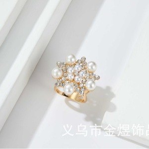 Hebilla de pañuelo con perlas y diamantes en forma de estrella para mujer, accesorio elegante para camisa, otoño 2023, fabricado en Jinhua - Product Image 3