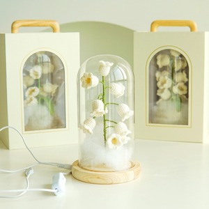 ช่อดอกลิลลี่ออฟแวลเลย์ถักโครเชต์ทำมือ พร้อมปลั๊ก USB และแบตเตอรี่ ใช้ได้สองแบบ เหมาะสำหรับวันครู - Product Image 4