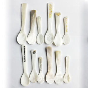 <span class=keywords><strong>Cucchiaio</strong></span> in Madreperla Naturale con Logo Dorato Inciso al Laser Personalizzato 9cm - Product Image 4