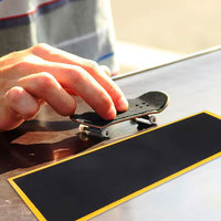 Vente en gros usine : Autocollants de grip en mousse noire non découpés pour planche de fingerboard
