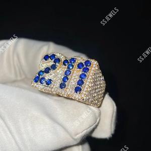 Bague Hip Hop Personnalisée en Plaqué Or 14K Lettres et Chiffres Personnalisés avec Moissanite VVS sur Argent 925 - Product Image 1