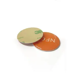 Personalizado programable al por mayor grabable 13,56 MHz epoxi NFC moneda etiqueta adhesiva con 3M gule en rollo