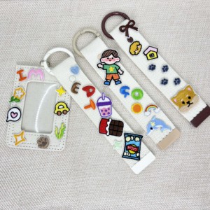 ป้ายปักลายเกาหลีคุณภาพสูงแบบ DIY เป็นมิตรกับสิ่งแวดล้อม พร้อมสายคล้องผ้าแคนวาสสำหรับพวงกุญแจ - Product Image 1
