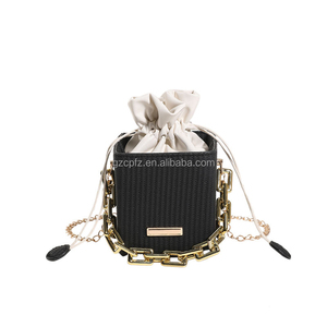 Nouveau style 2027 – Sac à main tendance pour femme avec chaîne – Sac bandoulière petit format carré – Lot mixte - Product Image 2