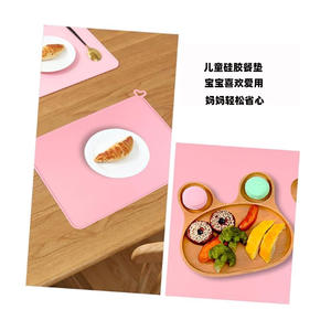 แผ่นรองจานซิลิโคนสำหรับเด็กทรงสี่เหลี่ยมรูปหัวใจกันน้ำกันน้ำมันทนความร้อนล้างทำความสะอาดได้สำหรับโต๊ะรับประทานอาหารเด็กอายุ 4 ปีขึ้นไป - Product Image 1