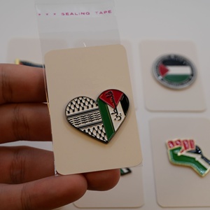 Ensemble de badges en émail personnalisés avec drapeau et carte de Palestine modernes, emblèmes nationaux palestiniens pour la décoration de téléphone - Product Image 2