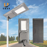 IP65 étanche extérieur 100 200 watts tout en un réverbère alimenté par énergie solaire LED avec poteau