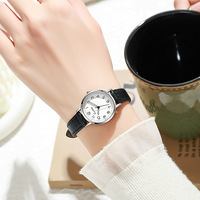Nouvelle Arrivée Montre Femme pour Étudiantes Style Niche Analogique pour Filles du Collège et Lycée Bracelet Acrylique Quotidien à Quartz
