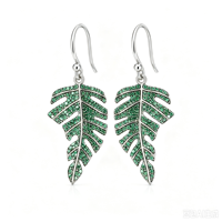 Boucles d'oreilles en zircon avec feuilles dorées pour le quotidien, les rendez-vous, les banquets et les vacances